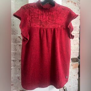 Gorgeous & incredibly soft Adrienne Vittadini shirt.